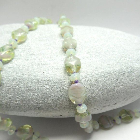 Uranium glass bead necklace - Picture 7 of 12
